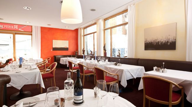 Badehotel Belvair Scuol Restaurang bild